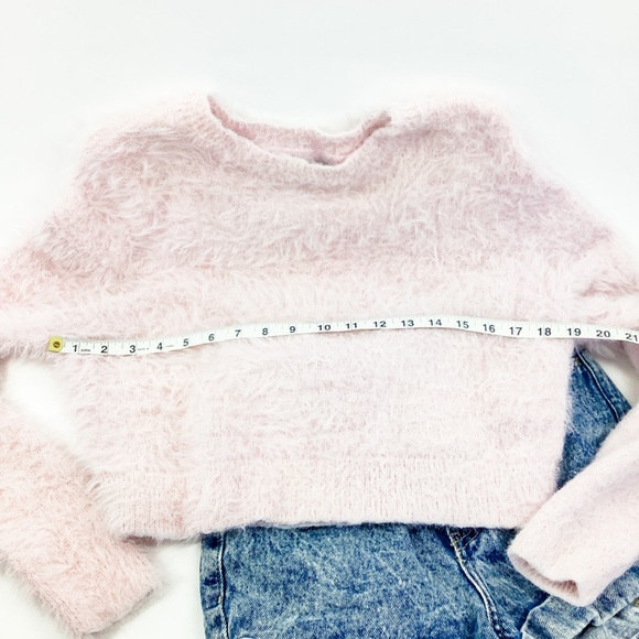 KENDALL & KYLIE PINK FUZZY CROP SWEATER SIZE SMALL - Picture 4 of 8